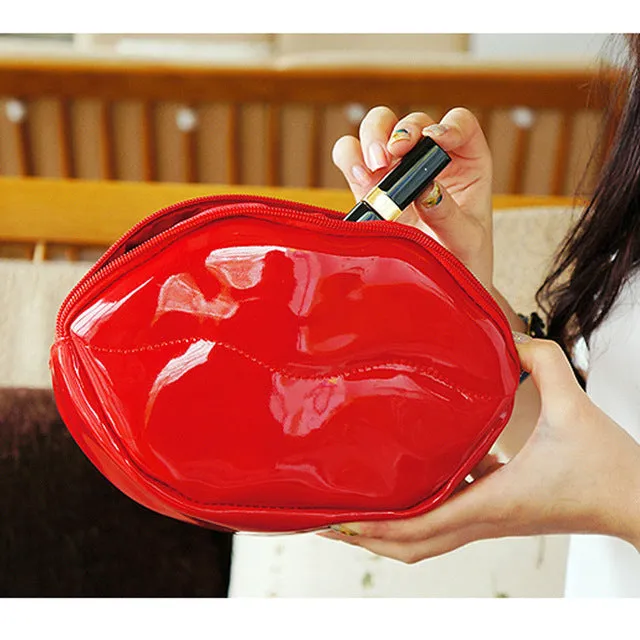 2018 New sexy lips PVC messenger bag fashion female comestic bag lips shape women make up bag handbags party purse