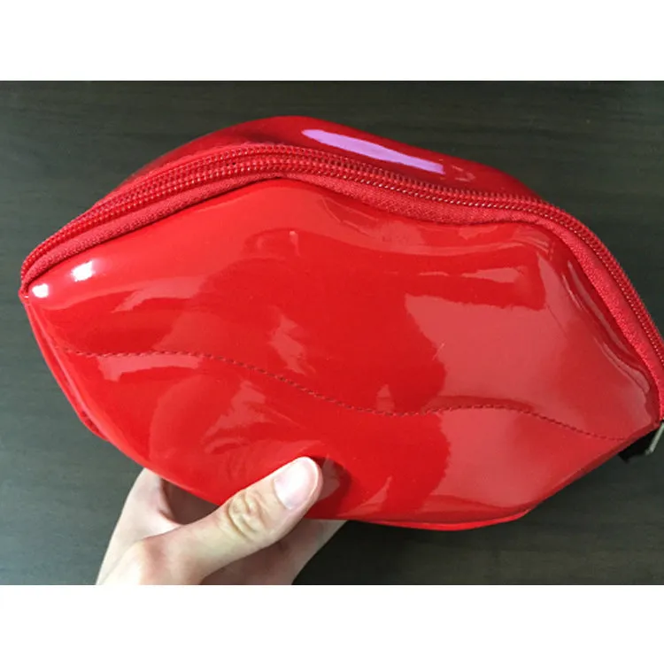 2018 New sexy lips PVC messenger bag fashion female comestic bag lips shape women make up bag handbags party purse