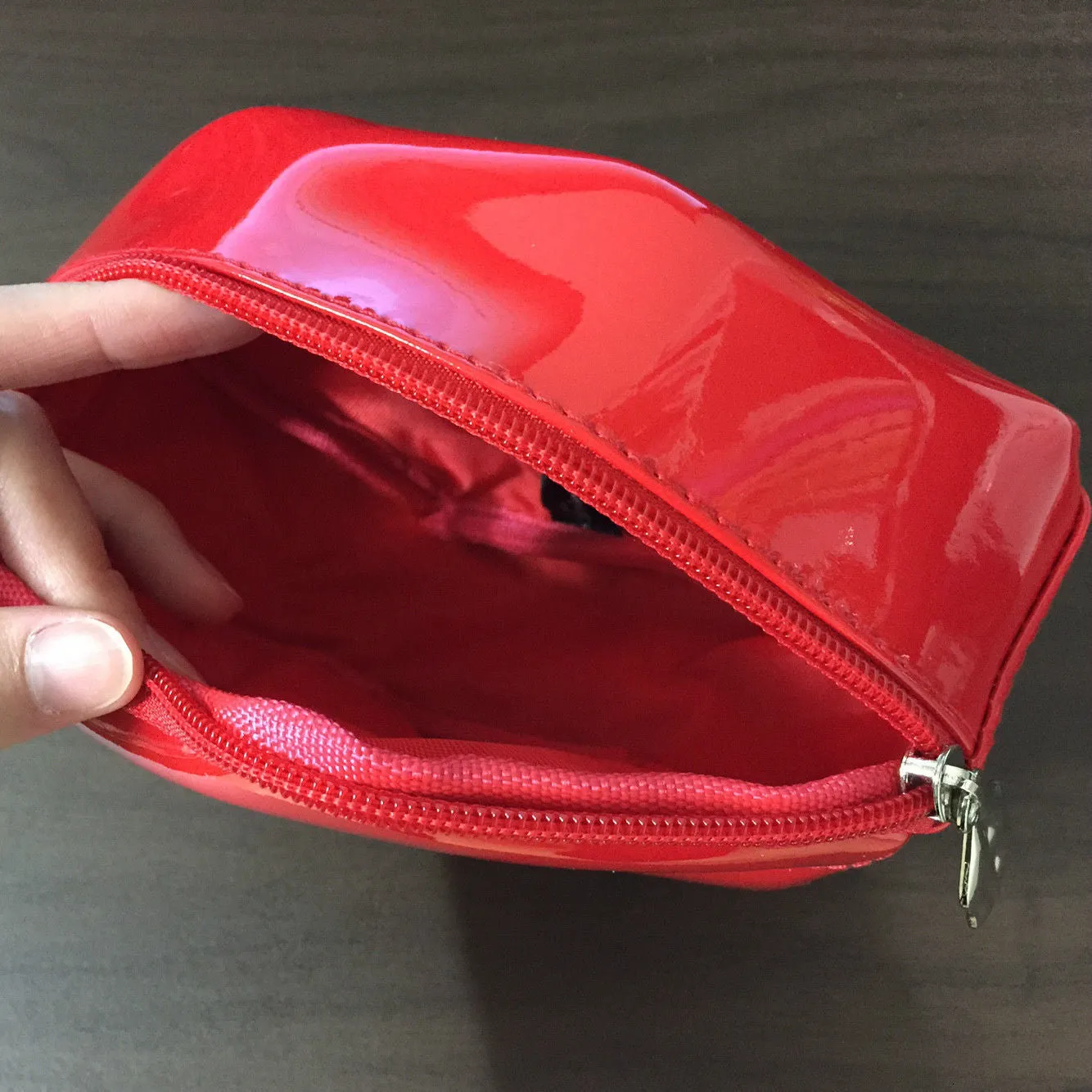 2018 New sexy lips PVC messenger bag fashion female comestic bag lips shape women make up bag handbags party purse